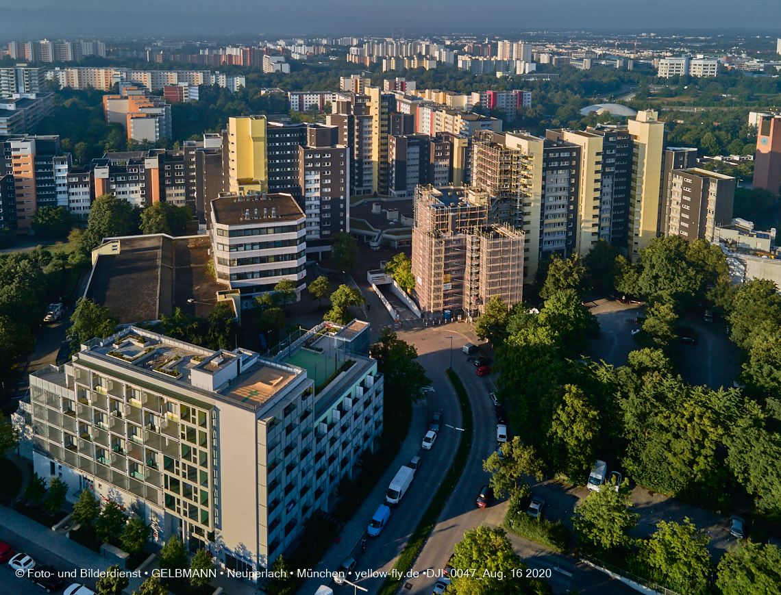 16.08.2020 Marx-Zentrum und Wohnanlage Karl-Marx-Ring 52-62 in Neuperlach