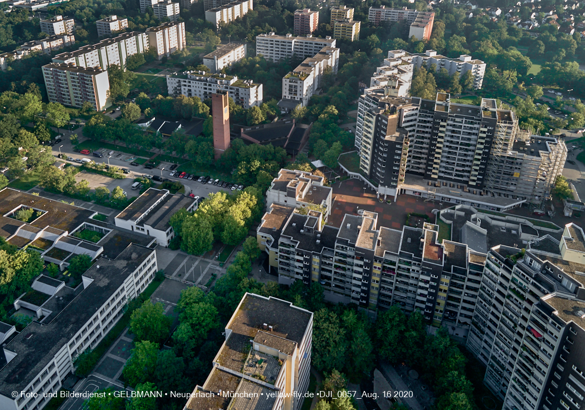 16.08.2020 Marx-Zentrum und Wohnanlage Karl-Marx-Ring 52-62 in Neuperlach