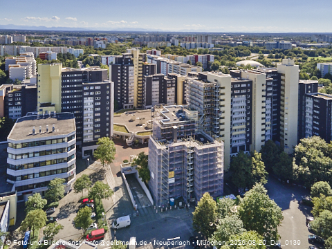20.08.2020 - Marx-Zentrum und Karl-Marx-Ring 52-62 und Studentenwohnheim in Neuperlach
