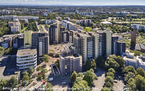 20.08.2020 - Marx-Zentrum und Karl-Marx-Ring 52-62 und Studentenwohnheim in Neuperlach