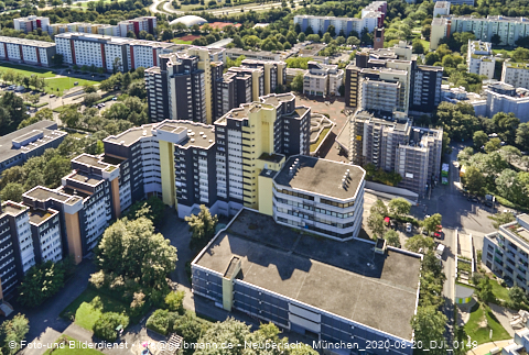 20.08.2020 - Marx-Zentrum und Karl-Marx-Ring 52-62 und Studentenwohnheim in Neuperlach