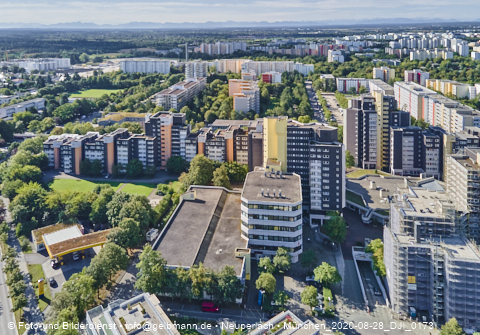 28.08.2020 - Marx-Zentrum, Studentenwohnheim, Wohnanlage Karl-Marx-Ring 52-62, KMR 53-57c Umgebung