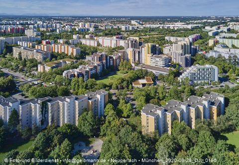 28.08.2020 - Marx-Zentrum, Studentenwohnheim, Wohnanlage Karl-Marx-Ring 52-62, KMR 53-57c Umgebung