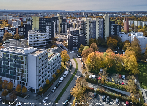 25.10.2020 - Marx-Zentrum und Karl-Marx-Ring 52-62 und Studentenwohnheim in Neuperlach