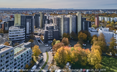 25.10.2020 - Marx-Zentrum und Karl-Marx-Ring 52-62 und Studentenwohnheim in Neuperlach