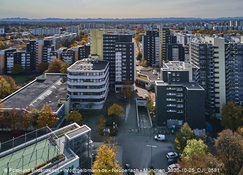25.10.2020 - Marx-Zentrum und Karl-Marx-Ring 52-62 und Studentenwohnheim in Neuperlach