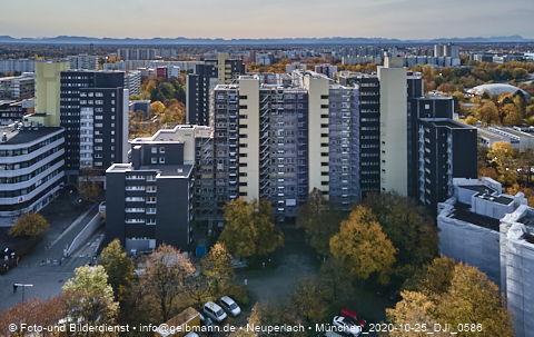 25.10.2020 - Marx-Zentrum und Karl-Marx-Ring 52-62 und Studentenwohnheim in Neuperlach
