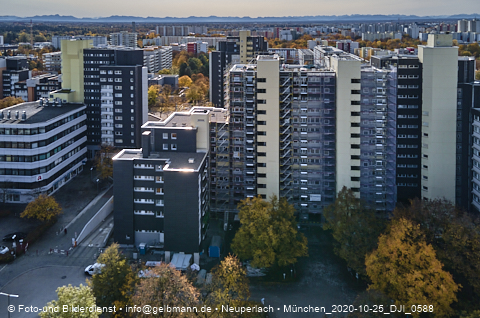 25.10.2020 - Marx-Zentrum und Karl-Marx-Ring 52-62 und Studentenwohnheim in Neuperlach