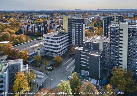 25.10.2020 - Marx-Zentrum und Karl-Marx-Ring 52-62 und Studentenwohnheim in Neuperlach