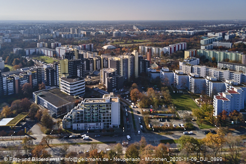 09.11.2020 - Marx-Zentrum und Karl-Marx-Ring 52-62 und Studentenwohnheim in Neuperlach