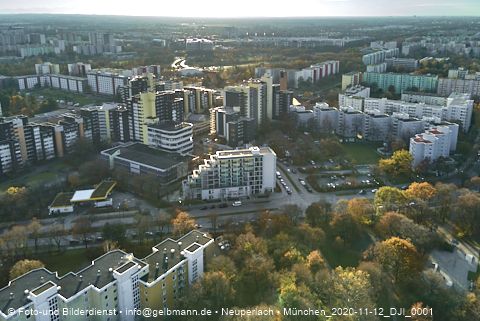 12.11.2020 - Marx-Zentrum und Karl-Marx-Ring 52-62 und Studentenwohnheim in Neuperlach