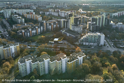 12.11.2020 - Marx-Zentrum und Karl-Marx-Ring 52-62 und Studentenwohnheim in Neuperlach