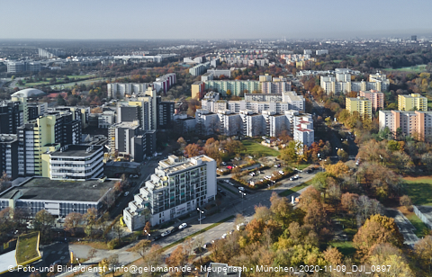 12.11.2020 - Marx-Zentrum und Karl-Marx-Ring 52-62 und Studentenwohnheim in Neuperlach