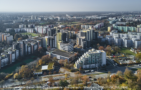 12.11.2020 - Marx-Zentrum und Karl-Marx-Ring 52-62 und Studentenwohnheim in Neuperlach