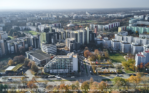 12.11.2020 - Marx-Zentrum und Karl-Marx-Ring 52-62 und Studentenwohnheim in Neuperlach