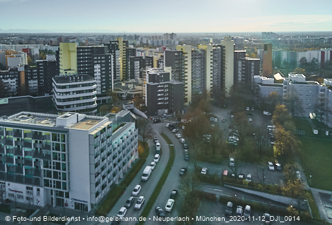 12.11.2020 - Marx-Zentrum und Karl-Marx-Ring 52-62 und Studentenwohnheim in Neuperlach