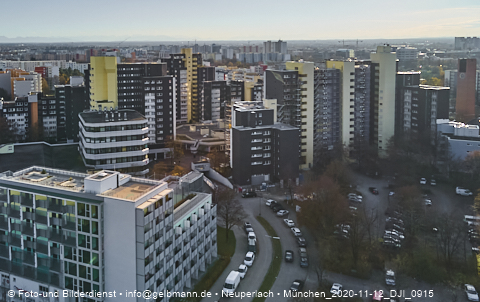 12.11.2020 - Marx-Zentrum und Karl-Marx-Ring 52-62 und Studentenwohnheim in Neuperlach