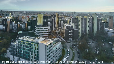 12.11.2020 - Marx-Zentrum und Karl-Marx-Ring 52-62 und Studentenwohnheim in Neuperlach