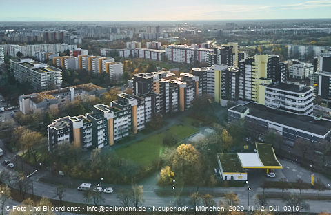 12.11.2020 - Marx-Zentrum und Karl-Marx-Ring 52-62 und Studentenwohnheim in Neuperlach