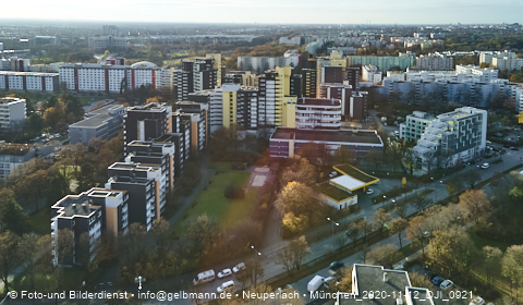 12.11.2020 - Marx-Zentrum und Karl-Marx-Ring 52-62 und Studentenwohnheim in Neuperlach