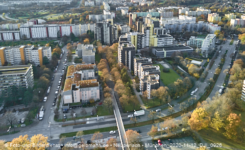 12.11.2020 - Marx-Zentrum und Karl-Marx-Ring 52-62 und Studentenwohnheim in Neuperlach