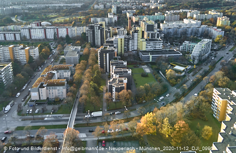 12.11.2020 - Marx-Zentrum und Karl-Marx-Ring 52-62 und Studentenwohnheim in Neuperlach