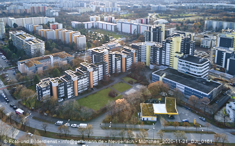 21.11.2020 - Marx-Zentrum und Karl-Marx-Ring 52-62 und Studentenwohnheim in Neuperlach