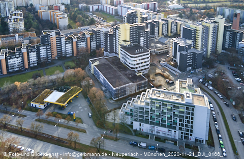 21.11.2020 - Marx-Zentrum und Karl-Marx-Ring 52-62 und Studentenwohnheim in Neuperlach