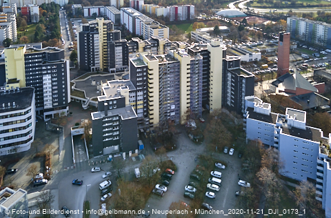21.11.2020 - Marx-Zentrum und Karl-Marx-Ring 52-62 und Studentenwohnheim in Neuperlach