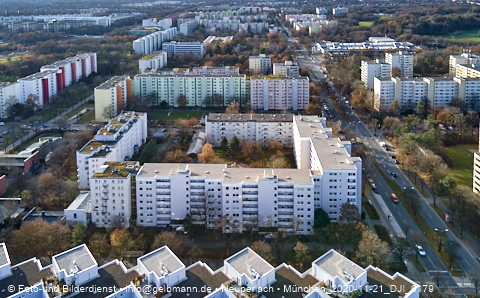 21.11.2020 - Marx-Zentrum und Karl-Marx-Ring 52-62 und Studentenwohnheim in Neuperlach