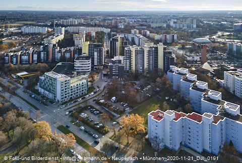 21.11.2020 - Marx-Zentrum und Karl-Marx-Ring 52-62 und Studentenwohnheim in Neuperlach