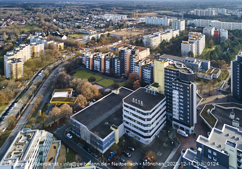 14.12.2020 - Marx-Zentrum und Karl-Marx-Ring 52-62 und Studentenwohnheim in Neuperlach