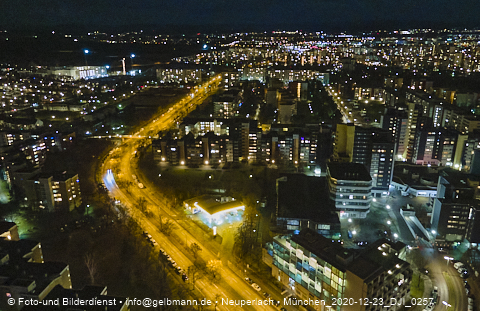 23.12.2020 - Marx-Zentrum und Karl-Marx-Ring 52-62 und Studentenwohnheim in Neuperlach