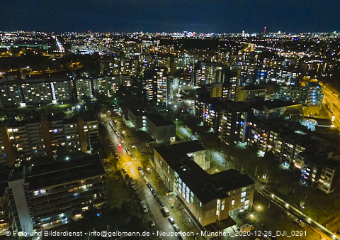 23.12.2020 - Marx-Zentrum und Karl-Marx-Ring 52-62 und Studentenwohnheim in Neuperlach