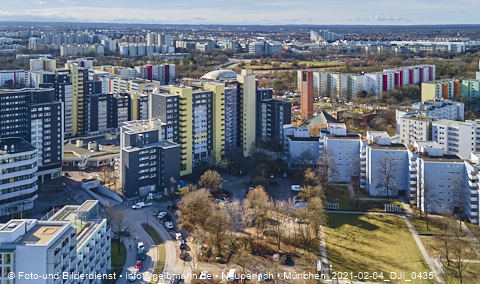 04.02.2021 - Marx-Zentrum und Karl-Marx-Ring 52-62 und Studentenwohnheim in Neuperlach