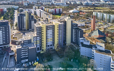 04.02.2021 - Marx-Zentrum und Karl-Marx-Ring 52-62 und Studentenwohnheim in Neuperlach