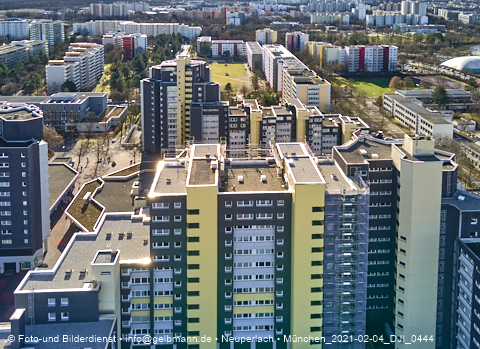 04.02.2021 - Marx-Zentrum und Karl-Marx-Ring 52-62 und Studentenwohnheim in Neuperlach