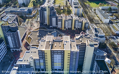 04.02.2021 - Marx-Zentrum und Karl-Marx-Ring 52-62 und Studentenwohnheim in Neuperlach