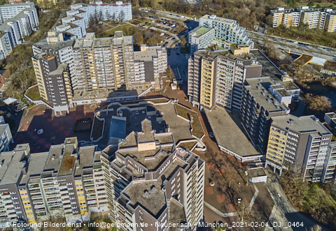 04.02.2021 - Marx-Zentrum und Karl-Marx-Ring 52-62 und Studentenwohnheim in Neuperlach