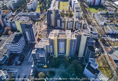 04.02.2021 - Marx-Zentrum und Karl-Marx-Ring 52-62 und Studentenwohnheim in Neuperlach