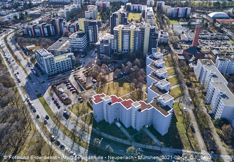 04.02.2021 - Marx-Zentrum und Karl-Marx-Ring 52-62 und Studentenwohnheim in Neuperlach