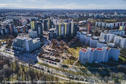04.02.2021 - Marx-Zentrum und Karl-Marx-Ring 52-62 und Studentenwohnheim in Neuperlach