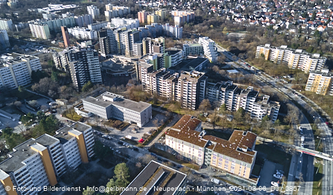 06.03.2021 - Marx-Zentrum und Karl-Marx-Ring 52-62 und Studentenwohnheim in Neuperlach