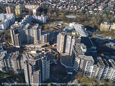06.03.2021 - Marx-Zentrum und Karl-Marx-Ring 52-62 und Studentenwohnheim in Neuperlach