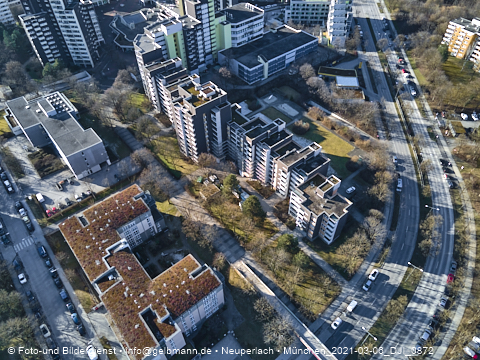 06.03.2021 - Marx-Zentrum und Karl-Marx-Ring 52-62 und Studentenwohnheim in Neuperlach