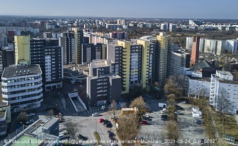 24.03.2021 - Marx-Zentrum und Karl-Marx-Ring 52-62 und Studentenwohnheim in Neuperlach