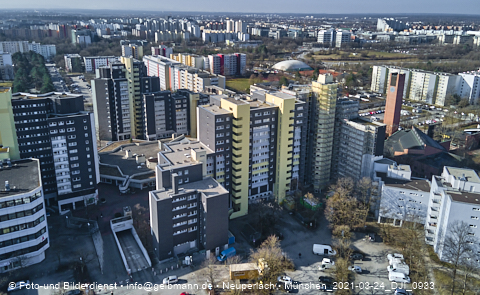 24.03.2021 - Marx-Zentrum und Karl-Marx-Ring 52-62 und Studentenwohnheim in Neuperlach