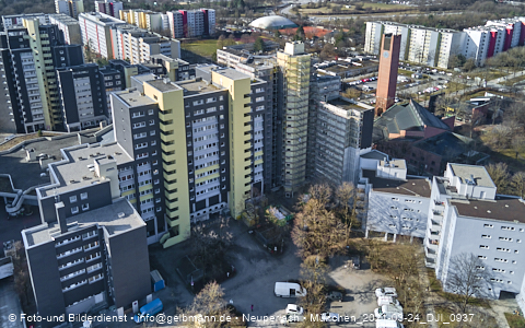 24.03.2021 - Marx-Zentrum und Karl-Marx-Ring 52-62 und Studentenwohnheim in Neuperlach