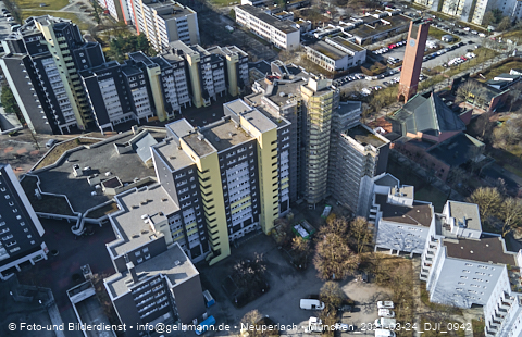 24.03.2021 - Marx-Zentrum und Karl-Marx-Ring 52-62 und Studentenwohnheim in Neuperlach