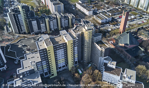 24.03.2021 - Marx-Zentrum und Karl-Marx-Ring 52-62 und Studentenwohnheim in Neuperlach